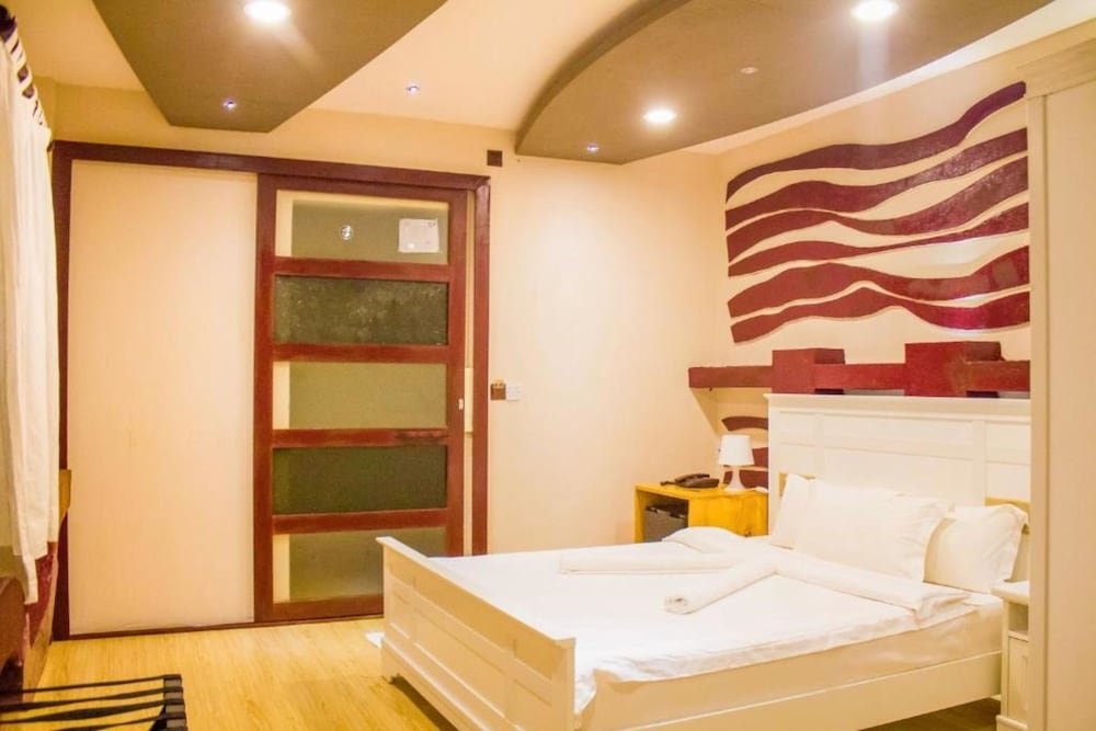 Фото Whiteshell Island Hotel & SPA