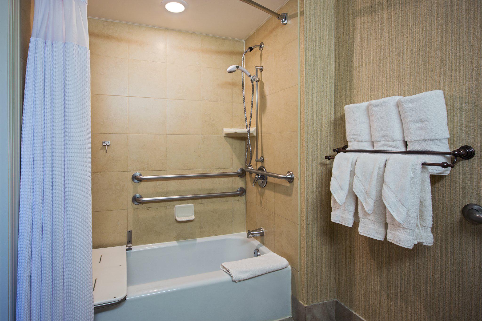 Фото Crowne Plaza Newark Airport, an Ihg Hotel