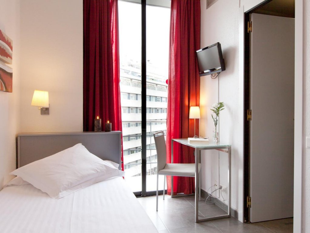 Фото отеля 2