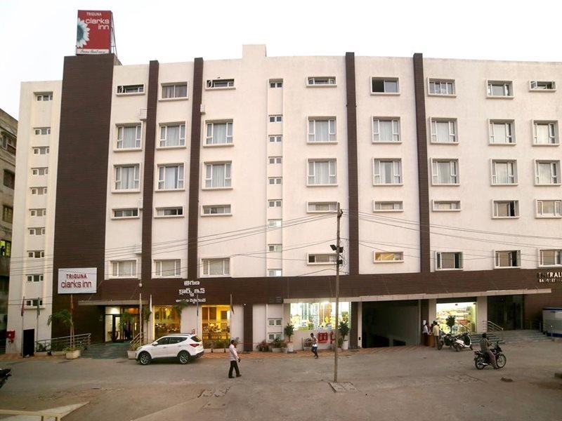 Фото Triguna Clarks Inn