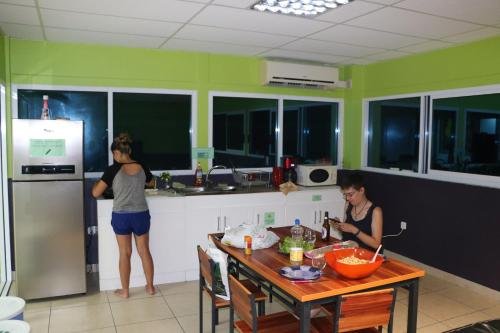 Фото Mahana Lodge Hostel & Backpacker