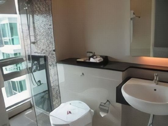 Фото Queens Service Suite at Swiss Garden Residences