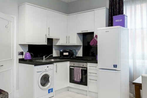 Гостиница Attractive 1-bedroom With Open Plan Kitchen Oxford в Лондоне