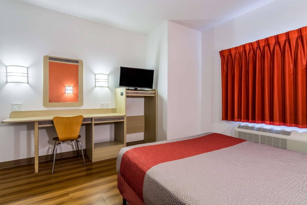 Фото Clarion Hotel Fort Mill Near Amusement Park