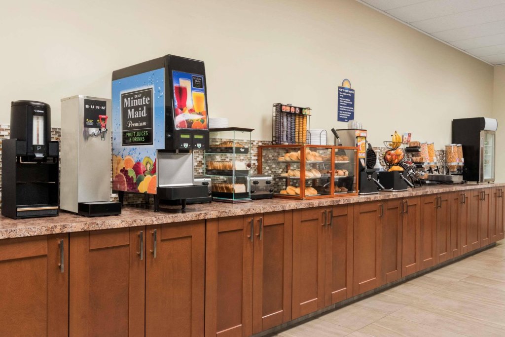 Фото Days Inn Cranbrook