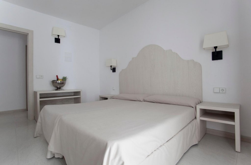 Фото Hostal Capri