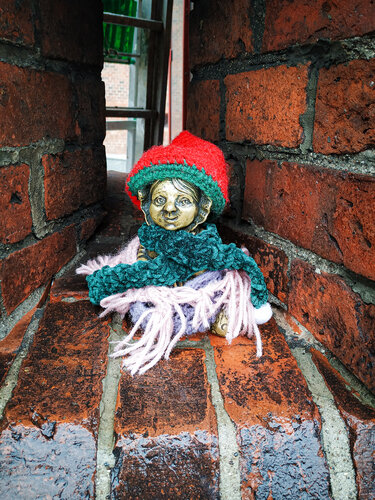 Park, sokak heykeli Babushka Homlin, Kaliningrad, foto