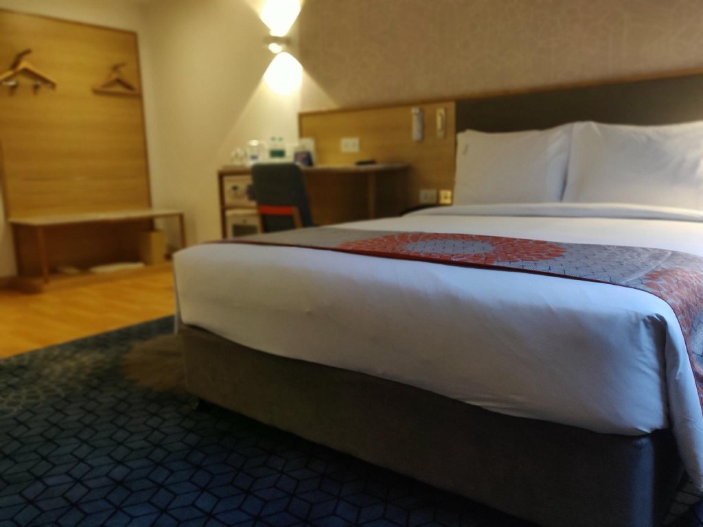 Фото Holiday Inn Express Ahmdabad Prahlad Nagar, an Ihg Hotel