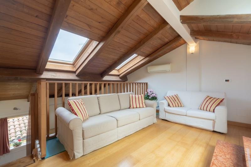 Фото Tra le Due Torri e Piazza Santo Stefano Apartment