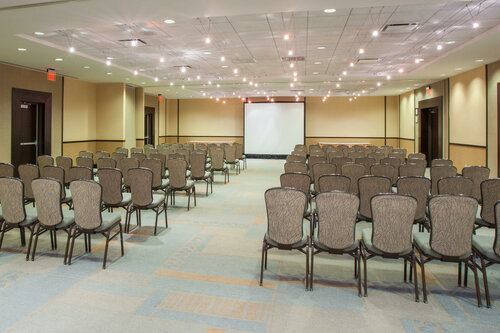 Гостиница Crowne Plaza Lombard Downers Grove, an Ihg Hotel в Ломбарде
