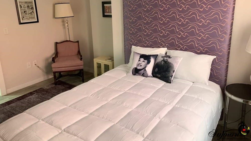 Фото Dunns Josephine Hotel