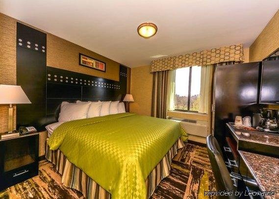 Фото Rodeway Inn Bronx Zoo