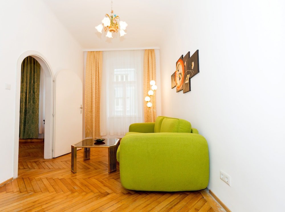 Фото Marthas Veranda Apartment