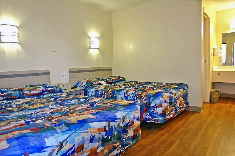 Фото Super 7 Inn