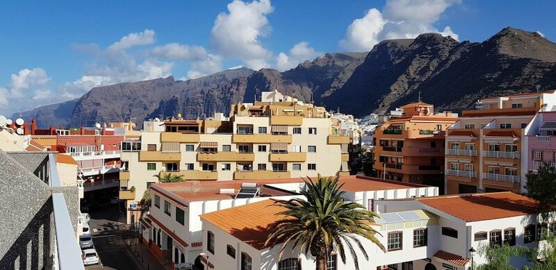 Жильё посуточно Apartment with 2 bedrooms in Puerto de Santiago with wonderful mountain view furnished terrace and WiFi 900 m from the beach