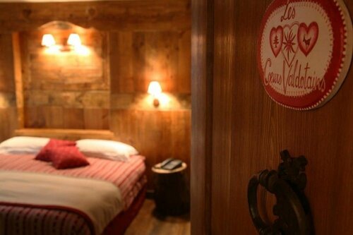 Гостиница Hotel Letterario Locanda Collomb в Ла-Тюиле