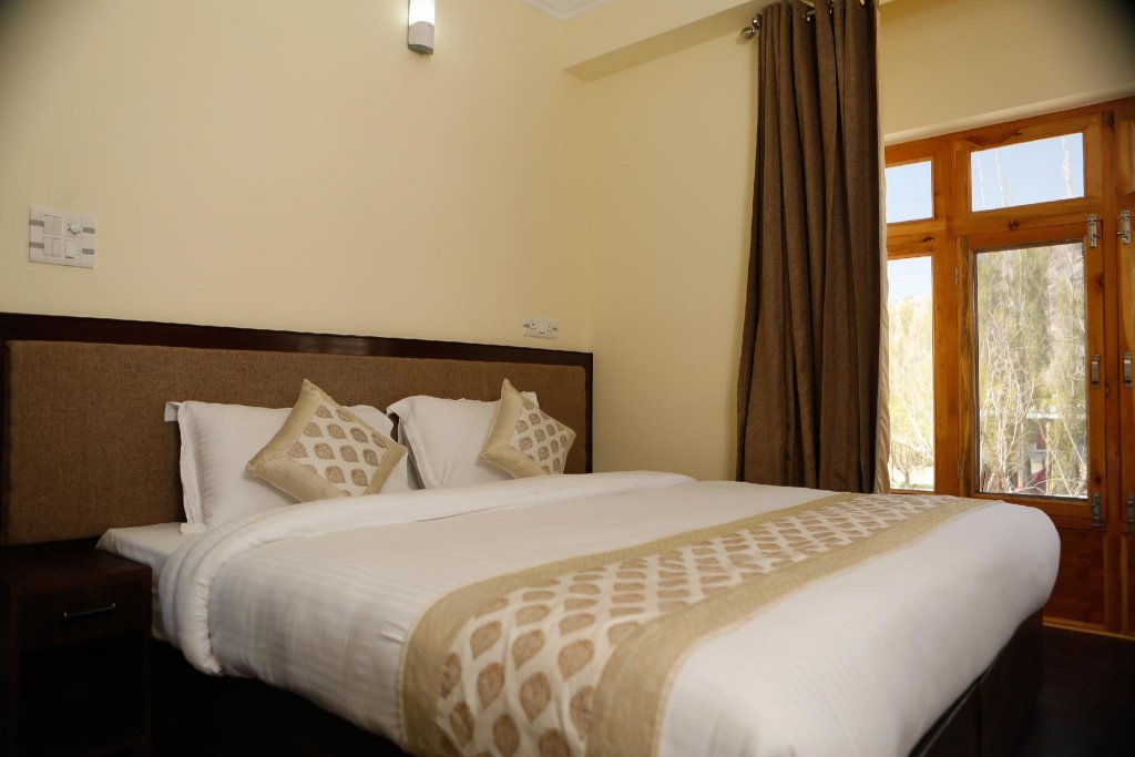 Фото Oyo 11490 Hotel Royal Hill