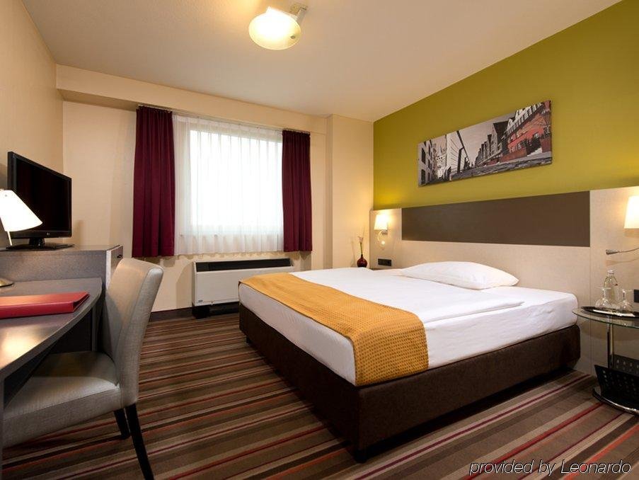 Фото Leonardo Hotel Köln