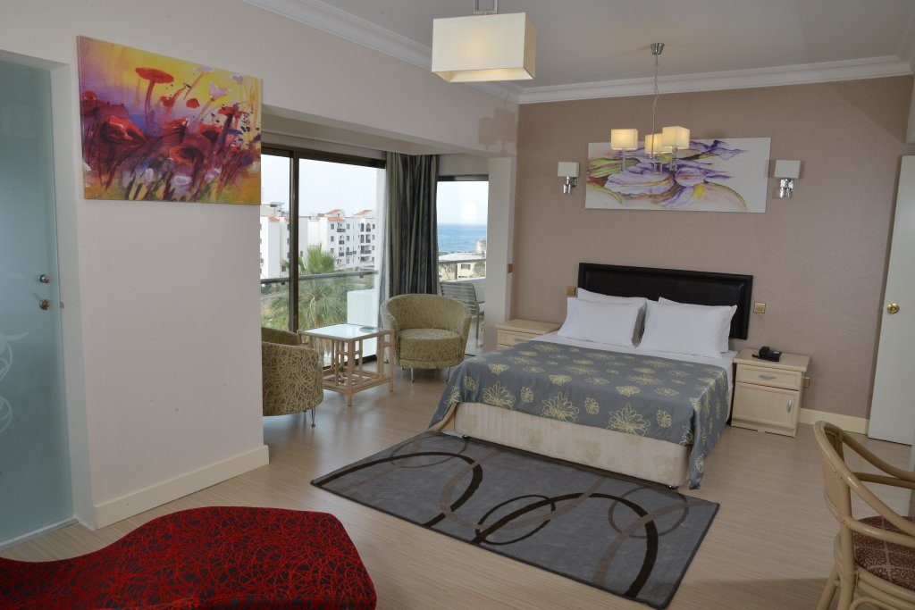 Фото Jasmine Court Hotel & Casino