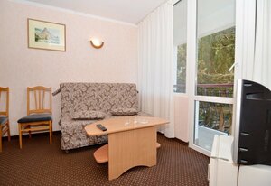 Chayka (посёлок городского типа Гурзуф, улица Афанасия Никитина, 15), hotel