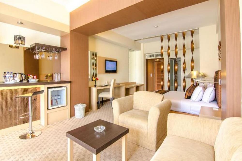 Фото Tychi Hotel