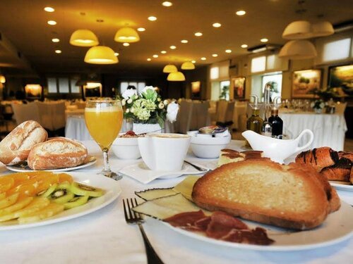 Гостиница Hotel Pirineos в Фигерасе