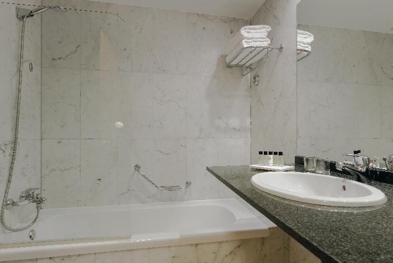 Фото Hotel Nh Hesperia Barcelona del Mar