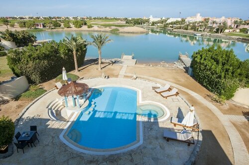 Гостиница Stunning Golf Villa in El Gouna в Эль-Гуне