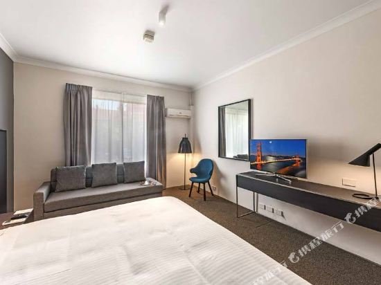 Фото CKS Sydney Airport Hotel
