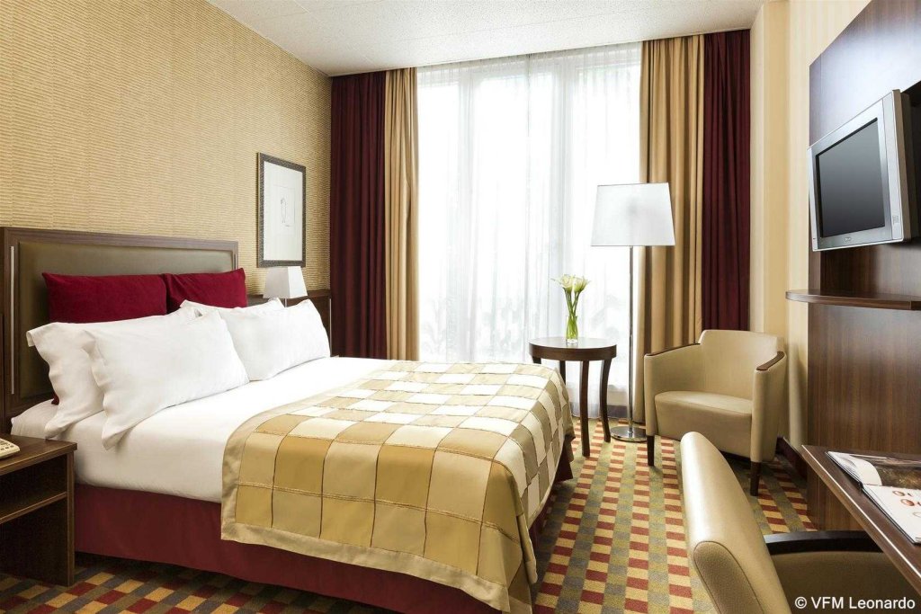 Фото Crowne Plaza Paris Republique