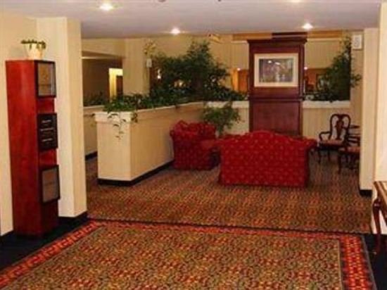 Фото Hampton Inn Cornelia