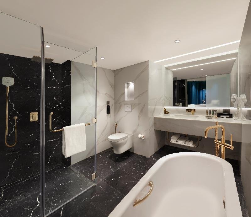 Фото Novotel Mumbai Juhu Beach Hotel