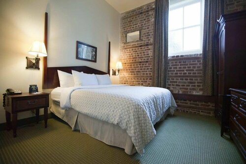 Внешний вид отеля Embassy Suites by Hilton Charleston Historic District в Чарлстоне, фото 5