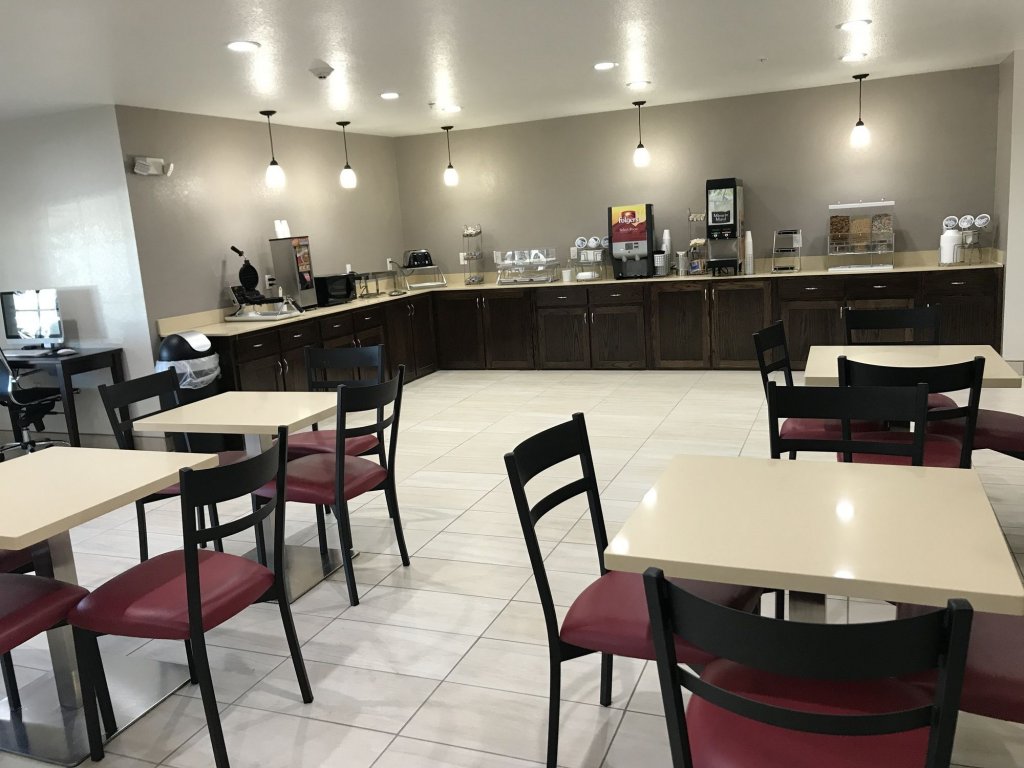 Фото Red Roof Inn Plus+ Fort Worth - Burleson