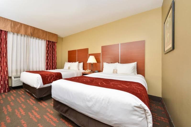 Фото Holiday Inn Express And Suites Santa Fe, an Ihg Hotel