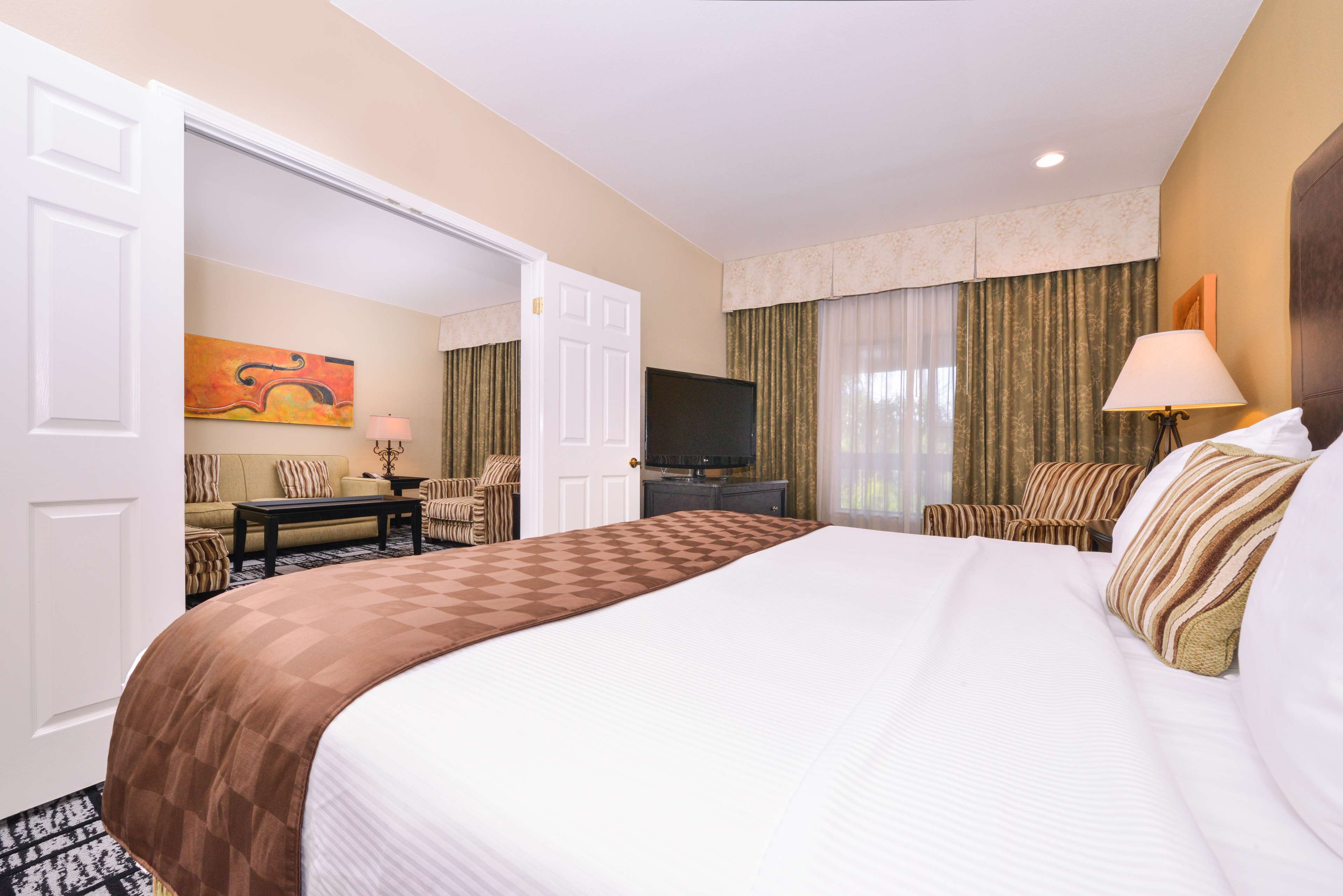 Фото Best Western Plus Meridian Inn & Suites, Anaheim-Orange
