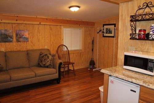 Фото Shawnee Trails Lodging and Suites