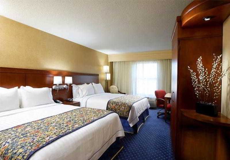 Фото Courtyard by Marriott Hamilton