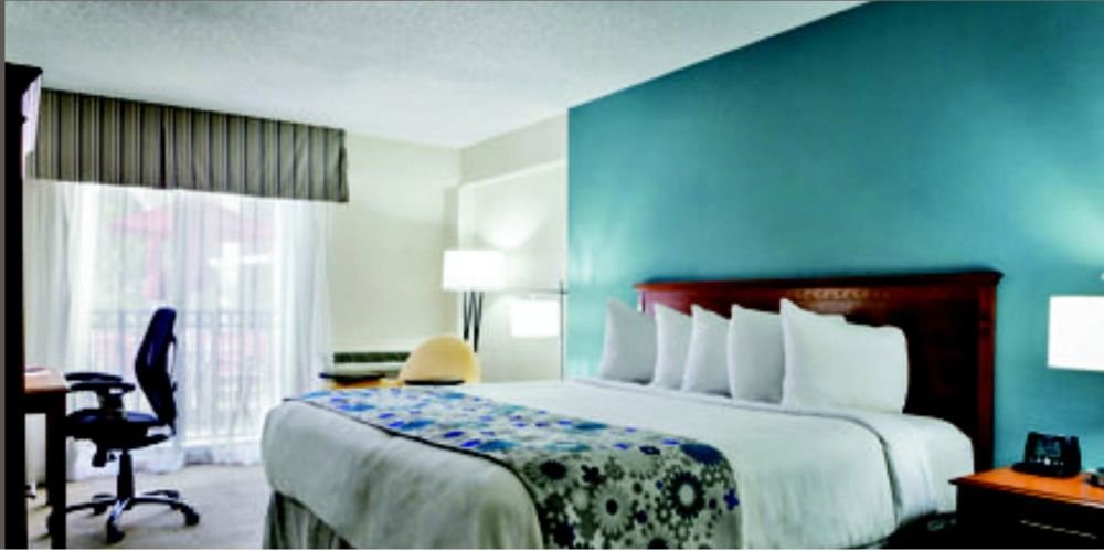 Фото Wyndham Boca Raton Hotel