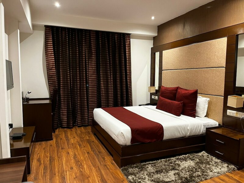 Гостиница Yuhi Suites в Гургаоне