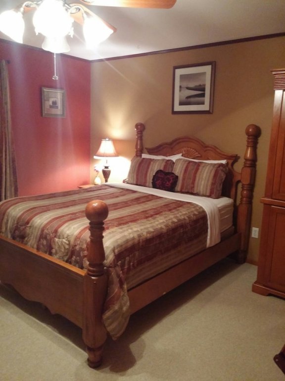 Фото A Hyde Away Inn B&b