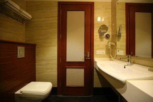 Фото The IC's Hotel