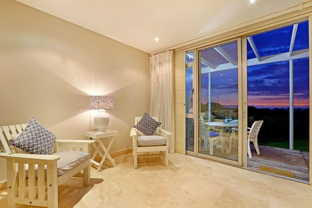 Фото Dolphin Beach Hotel