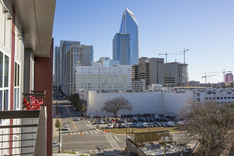 Гостиница Frontdesk - Circa Uptown Apts Charlotte, Nc в Шарлотте