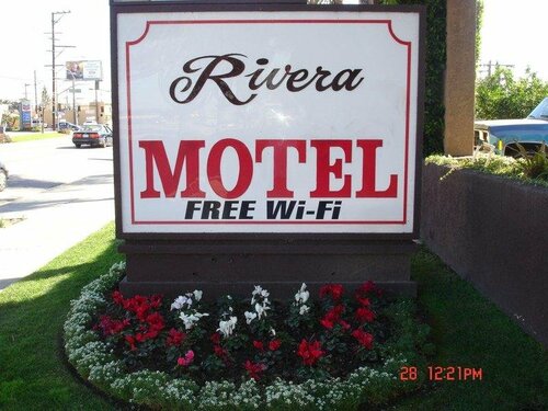 Гостиница Rivera Inn & Suites Motel Pico Rivera в Дауни