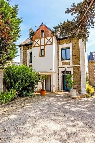 Внешний вид отеля Hôtel Les Charmettes в Сен-Мале, фото 1