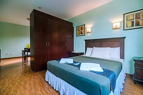 Фото Oftana Suites