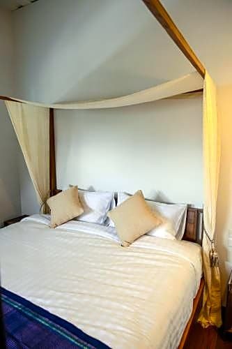 Фото Neighbor Phuthon