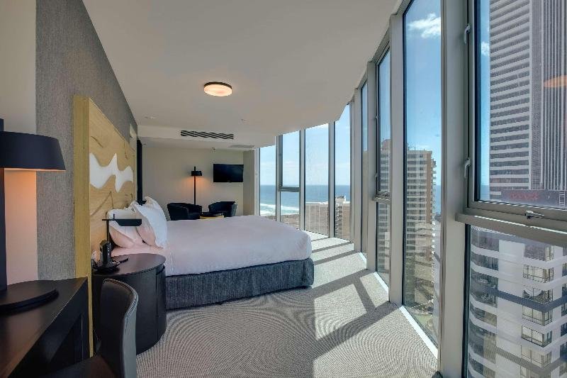 Фото Hilton Surfers Paradise Hotel & Residences