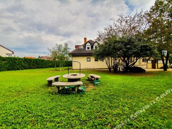 Фото Komló Hotel Gyula